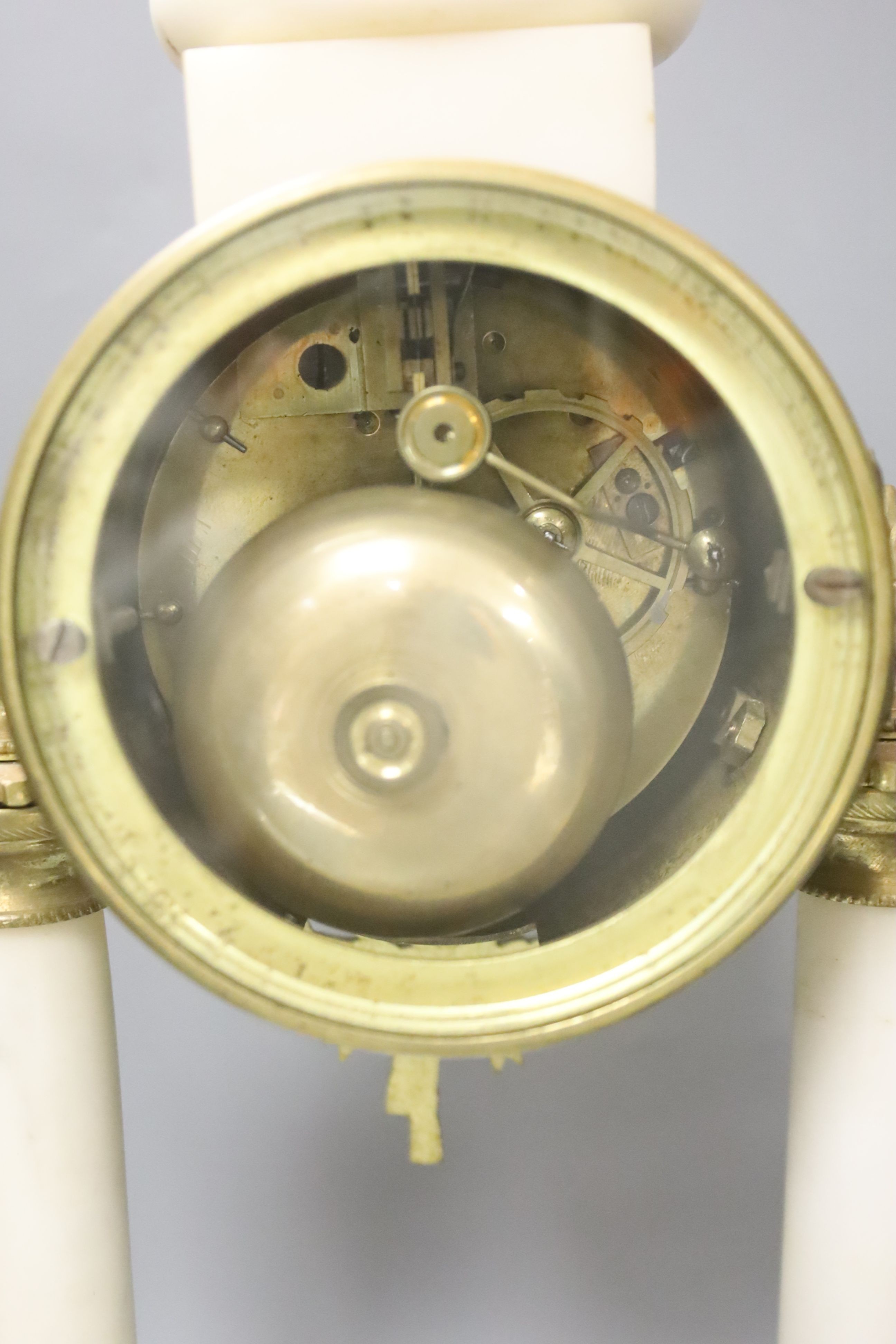 A French ormolu and alabaster clock garniture. Pendulum, no key. 40cm
